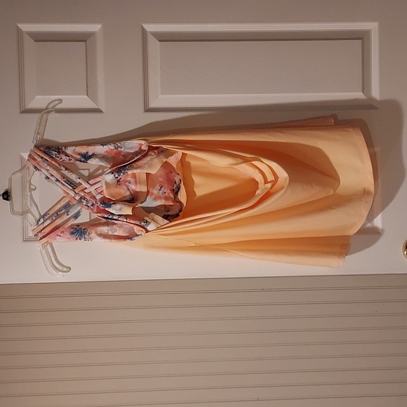 Women's Size L Zelos Peach Tankini Top W/ Built-in Bra - Picture 4 of 9